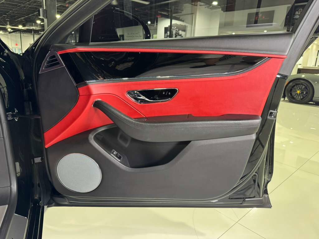 2022 Bentley Flying Spur V8 Blackline Specification, illuminated Flying &apos;B&apos;, rear executive seating package AND MUCH MORE!! Fort Lauderdale FL