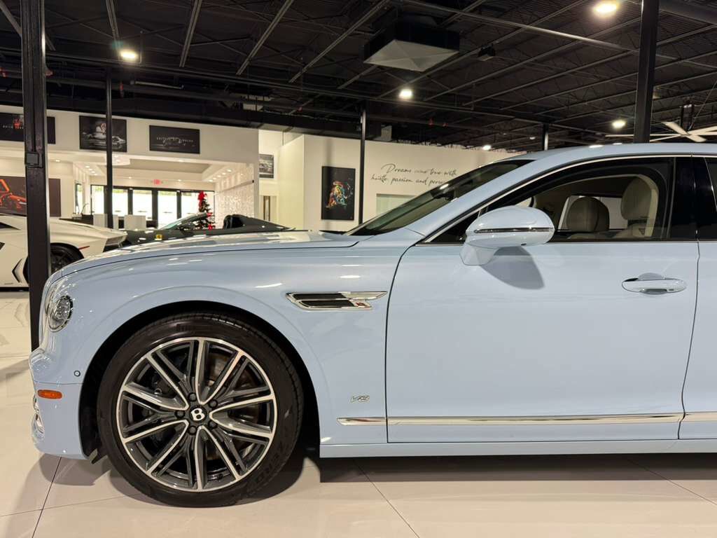 2022 Bentley Flying Spur V8 Jetstream II paint, rear executive seating, driver&apos;s assist system, heated/cooled seats AND MORE! Fort Lauderdale FL