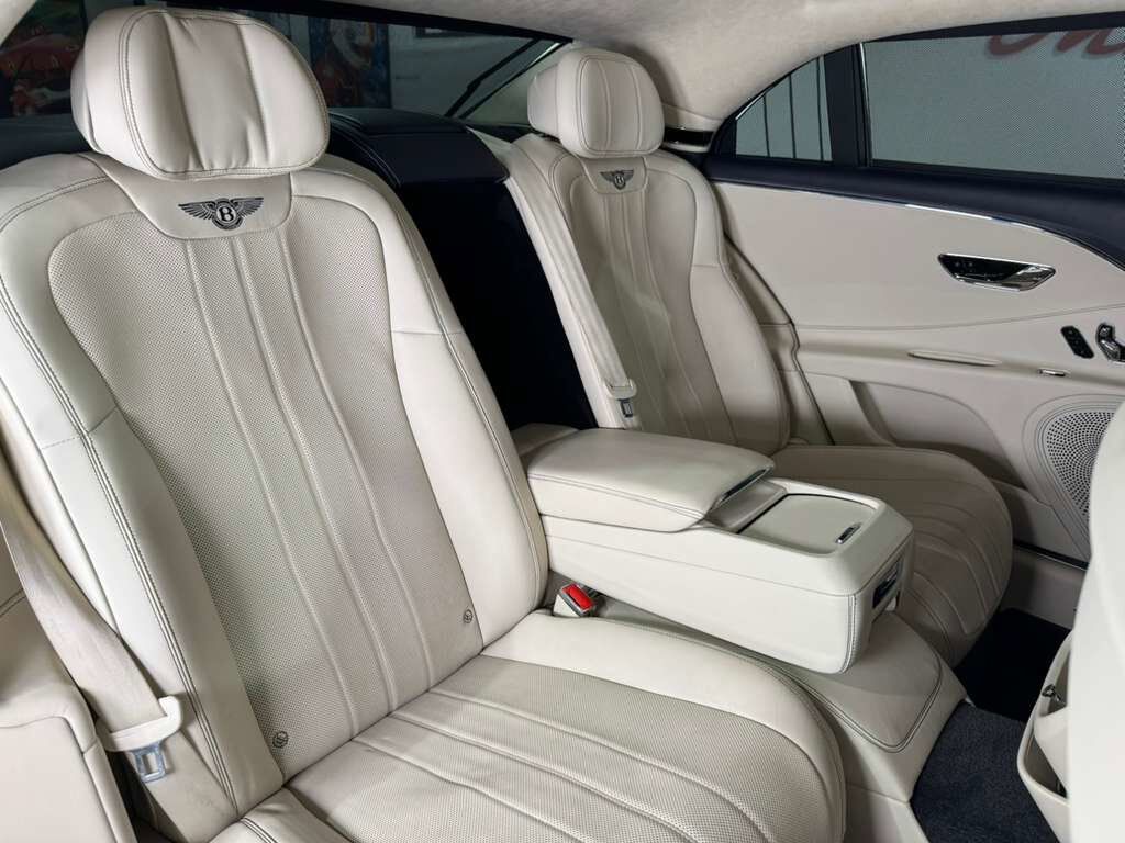 2022 Bentley Flying Spur V8 Jetstream II paint, rear executive seating, driver&apos;s assist system, heated/cooled seats AND MORE! Fort Lauderdale FL