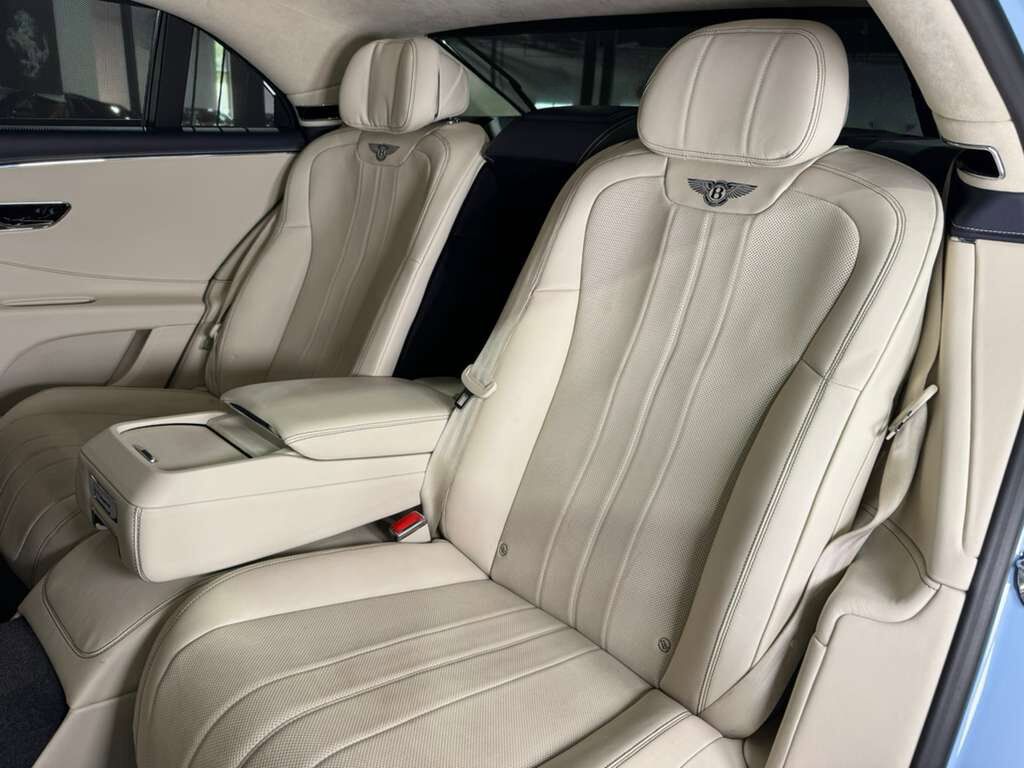 2022 Bentley Flying Spur V8 Jetstream II paint, rear executive seating, driver&apos;s assist system, heated/cooled seats AND MORE! Fort Lauderdale FL