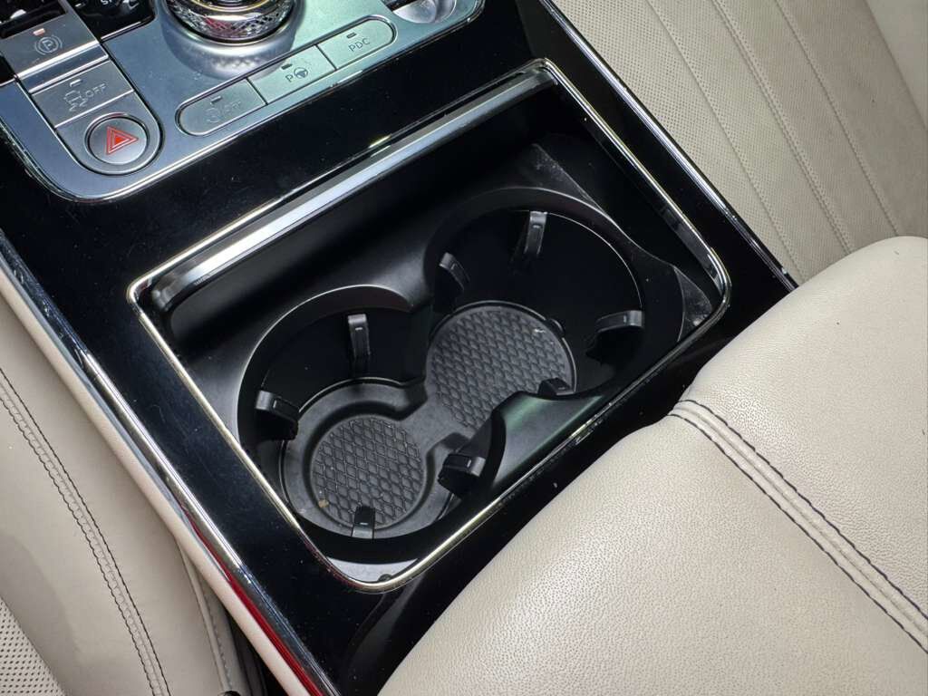 2022 Bentley Flying Spur V8 Jetstream II paint, rear executive seating, driver&apos;s assist system, heated/cooled seats AND MORE! Fort Lauderdale FL