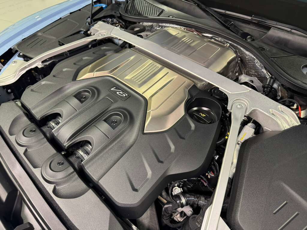 2022 Bentley Flying Spur V8 Jetstream II paint, rear executive seating, driver&apos;s assist system, heated/cooled seats AND MORE! Fort Lauderdale FL