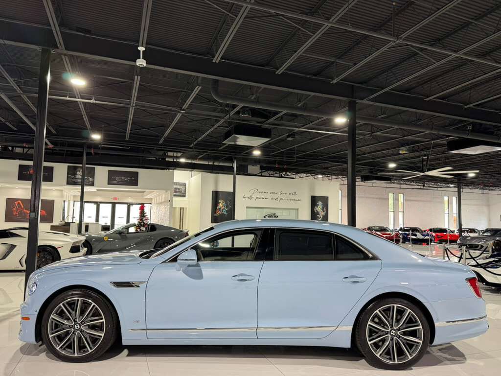 2022 Bentley Flying Spur V8 Jetstream II paint, rear executive seating, driver&apos;s assist system, heated/cooled seats AND MORE! Fort Lauderdale FL