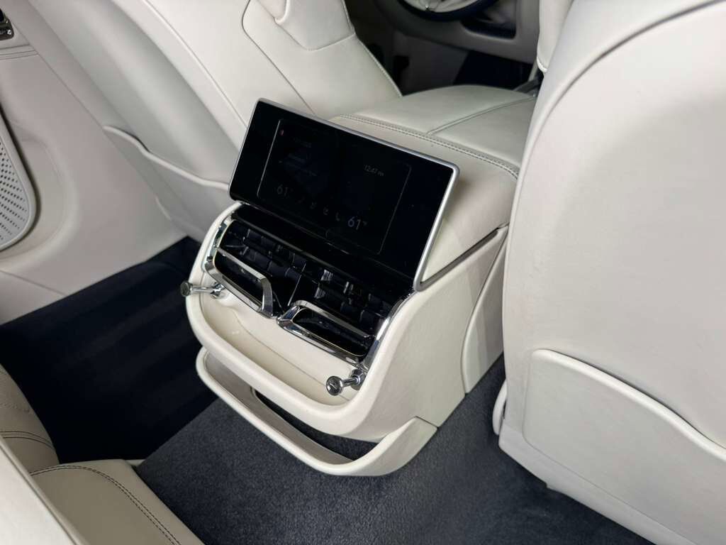 2022 Bentley Flying Spur V8 Jetstream II paint, rear executive seating, driver&apos;s assist system, heated/cooled seats AND MORE! Fort Lauderdale FL