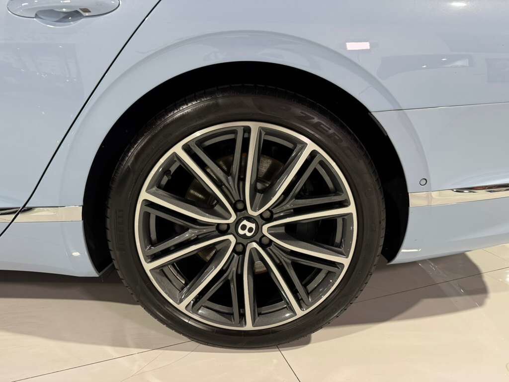 2022 Bentley Flying Spur V8 Jetstream II paint, rear executive seating, driver&apos;s assist system, heated/cooled seats AND MORE! Fort Lauderdale FL