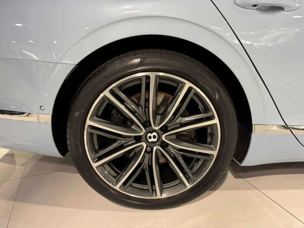 2022 Bentley Flying Spur V8 Jetstream II paint, rear executive seating, driver&apos;s assist system, heated/cooled seats AND MORE! Fort Lauderdale FL