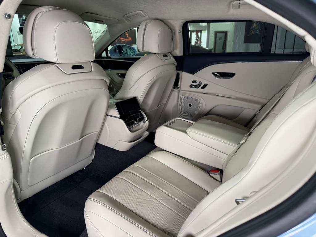2022 Bentley Flying Spur V8 Jetstream II paint, rear executive seating, driver&apos;s assist system, heated/cooled seats AND MORE! Fort Lauderdale FL
