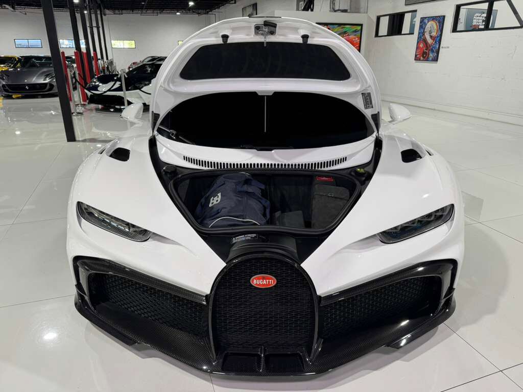 2022 Bugatti Chiron Pur Sport 1/60 FOR THE WORLD!! Blanc paint, Pur Sport split, Tangerine calipers/interior AND MUCH MORE!! Fort Lauderdale FL
