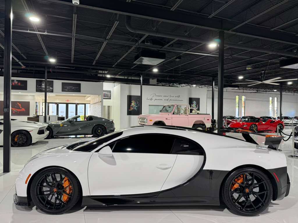 2022 Bugatti Chiron Pur Sport 1/60 FOR THE WORLD!! Blanc paint, Pur Sport split, Tangerine calipers/interior AND MUCH MORE!! Fort Lauderdale FL