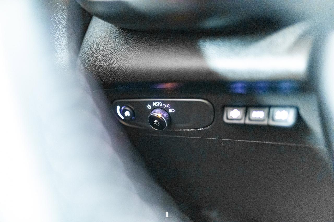 2022 Buick Envision AWD Essence Leather Nav BCam Red Deer AB