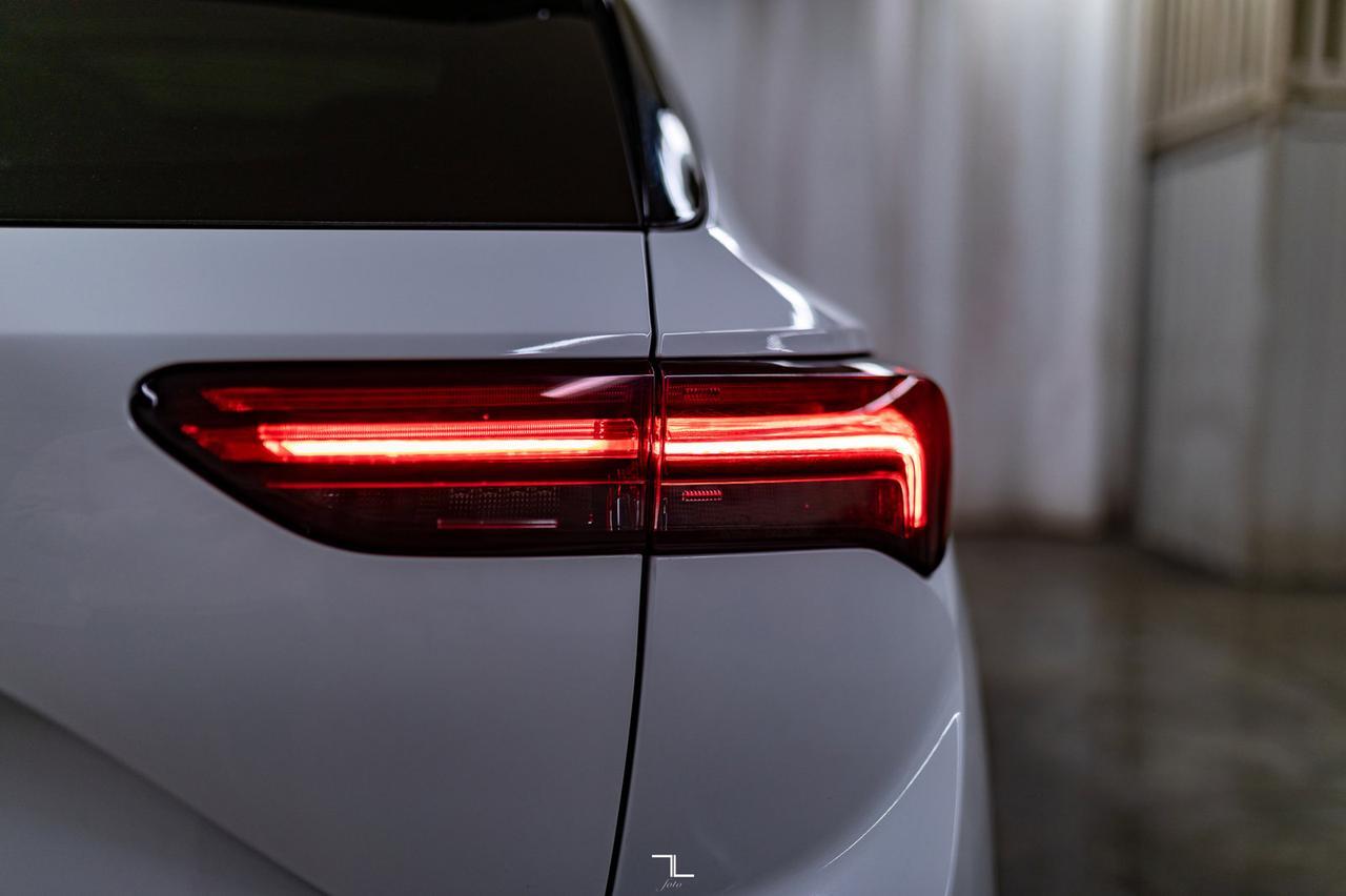 2022 Buick Envision AWD Essence Leather Roof BCam Red Deer AB