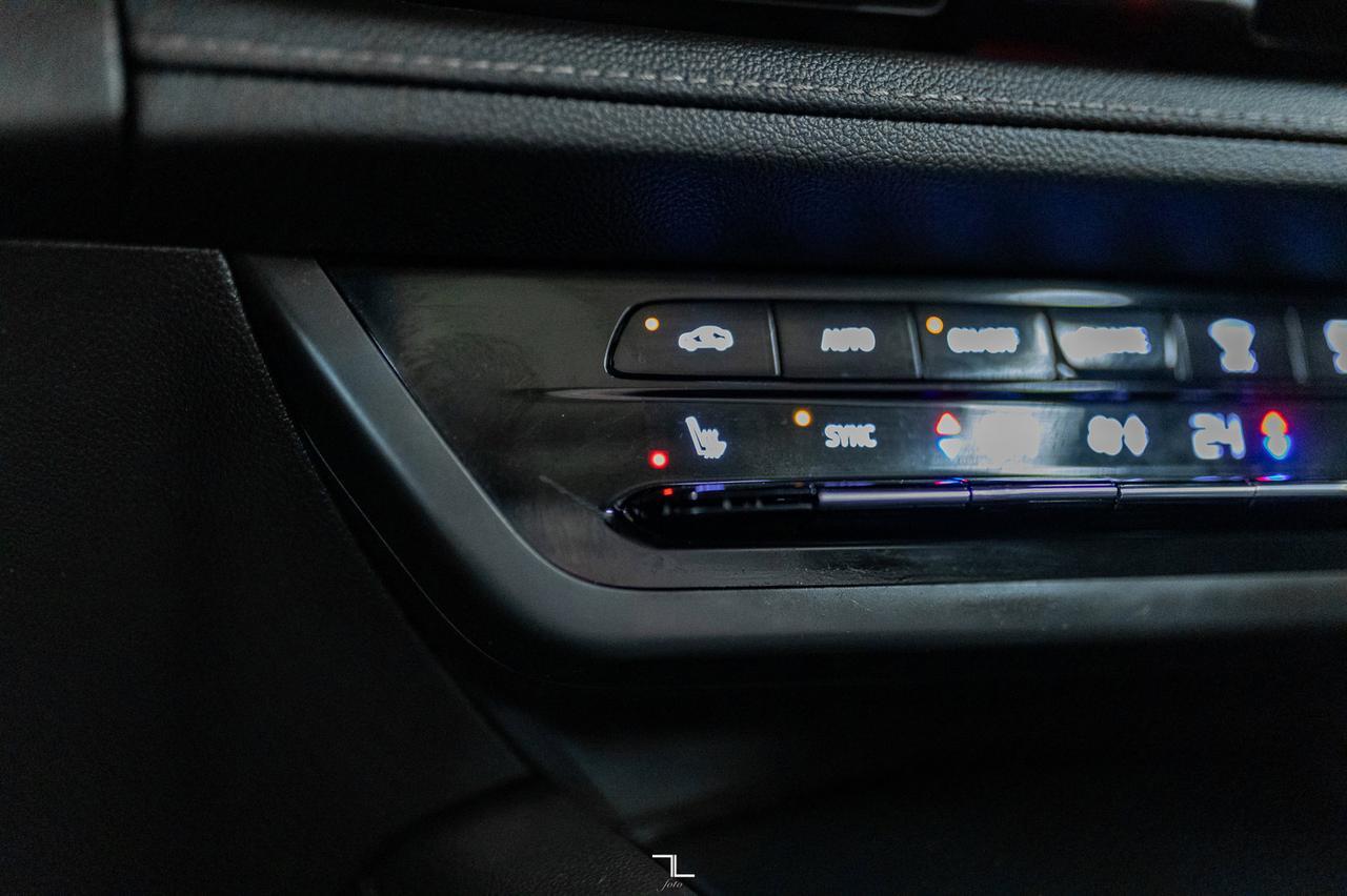 2022 Buick Envision AWD Essence Leather Roof BCam Red Deer AB