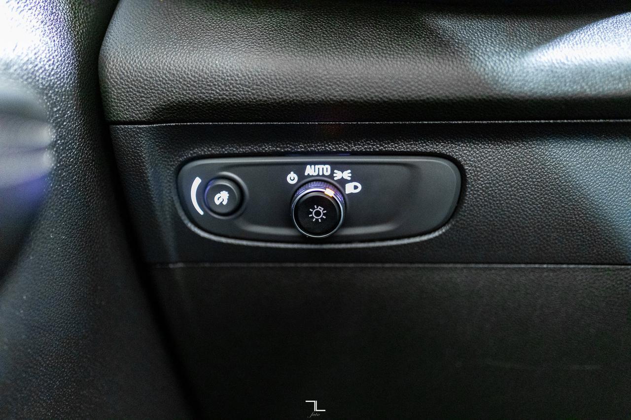 2022 Buick Envision AWD Essence Leather Roof BCam Red Deer AB