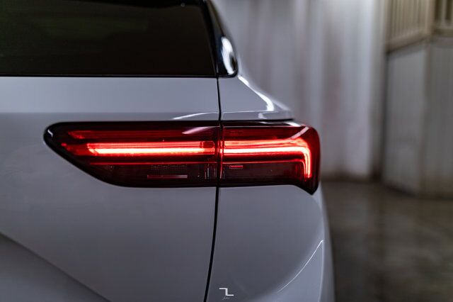 2022 Buick Envision AWD Essence Leather Roof BCam Red Deer AB