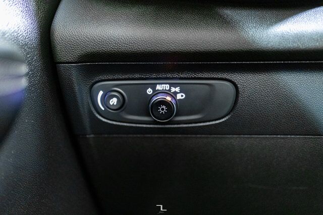 2022 Buick Envision AWD Essence Leather Roof BCam Red Deer AB