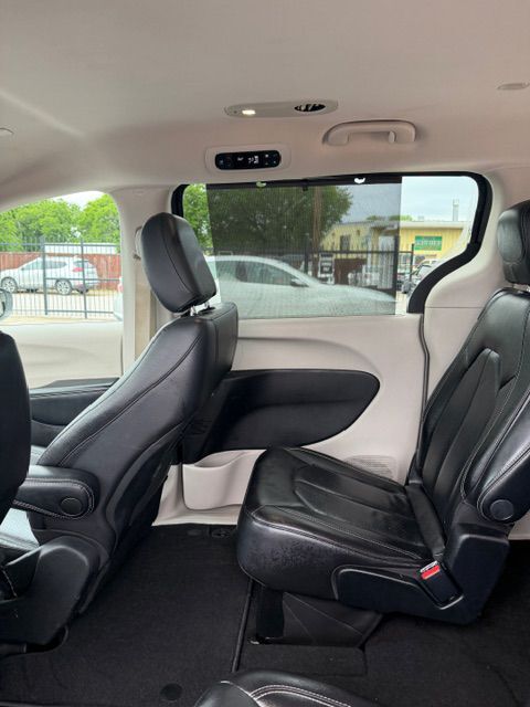 2022 CHRYSLER PACIFICA TOURING L Grand Prairie TX
