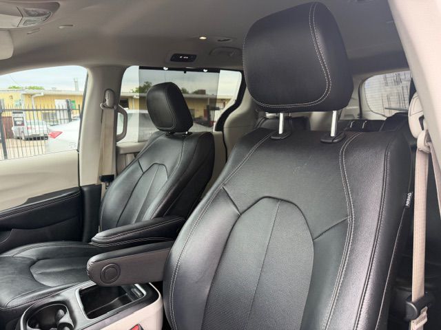 2022 CHRYSLER PACIFICA TOURING L Grand Prairie TX
