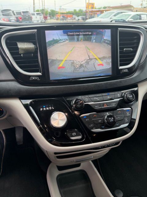 2022 CHRYSLER PACIFICA TOURING L Grand Prairie TX