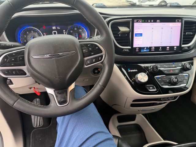 2022 CHRYSLER PACIFICA TOURING L Grand Prairie TX