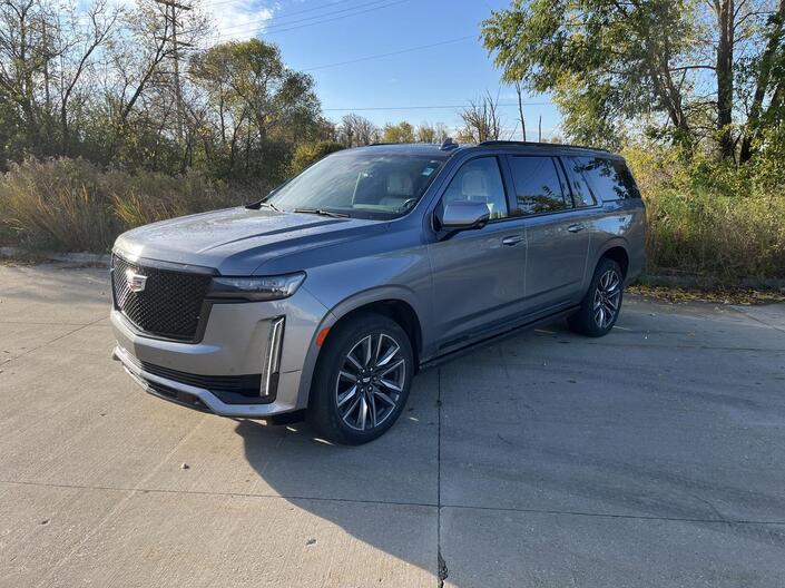 2022 Cadillac Escalade ESV ESV Sport 4WD TouringPkg w/NightVision PwrRetractAssistSteps AdptvCrz HD-SurroundVision Milwaukee WI