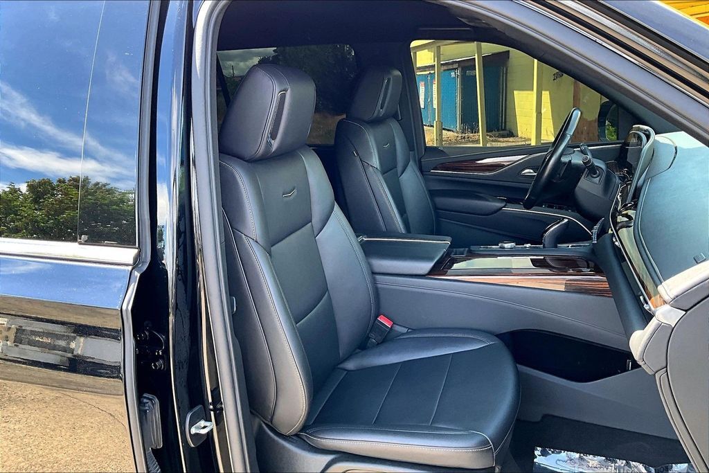 2022 Cadillac Escalade ESV Luxury OR