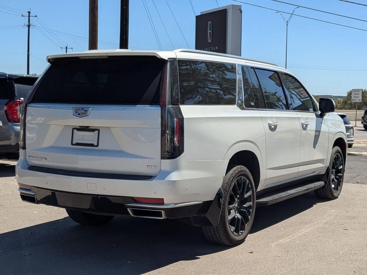 2022 Cadillac Escalade ESV Premium Luxury