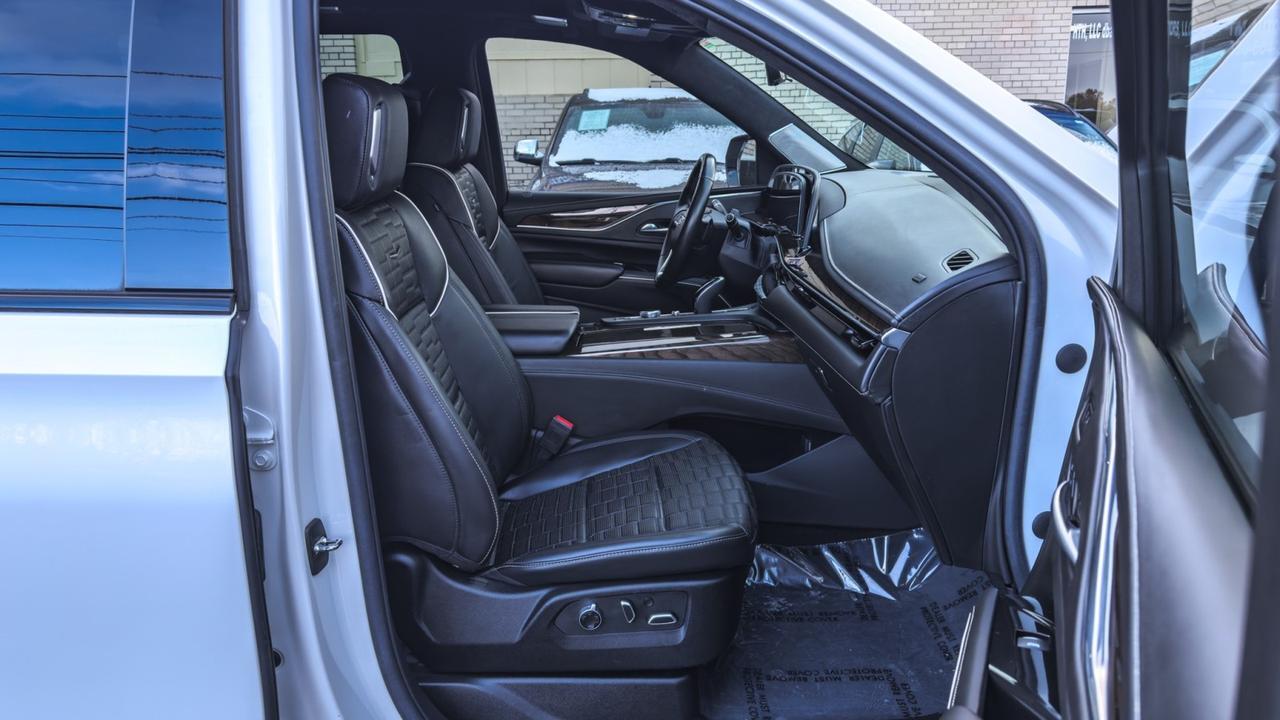 2022 Cadillac Escalade ESV Sport Platinum 4WD Tallmadge OH