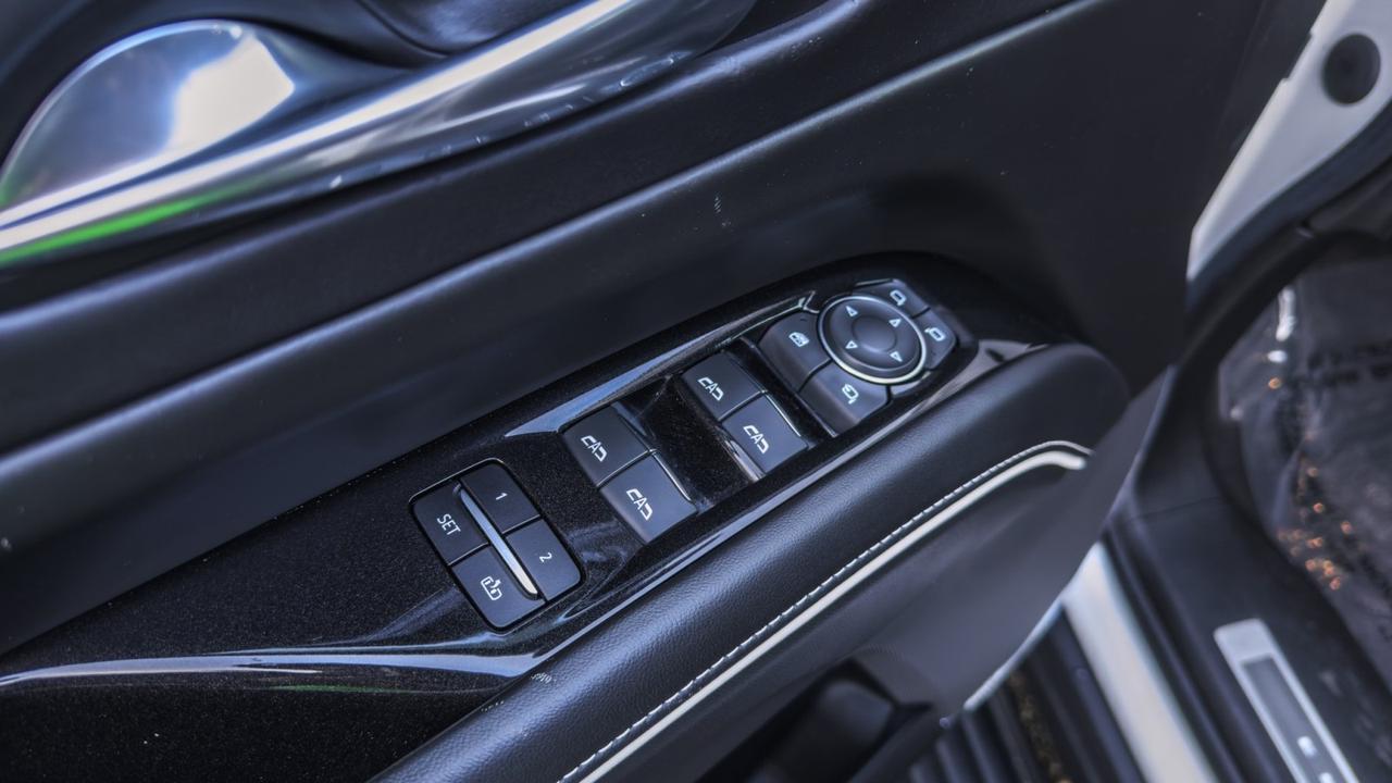 2022 Cadillac Escalade ESV Sport Platinum 4WD Tallmadge OH