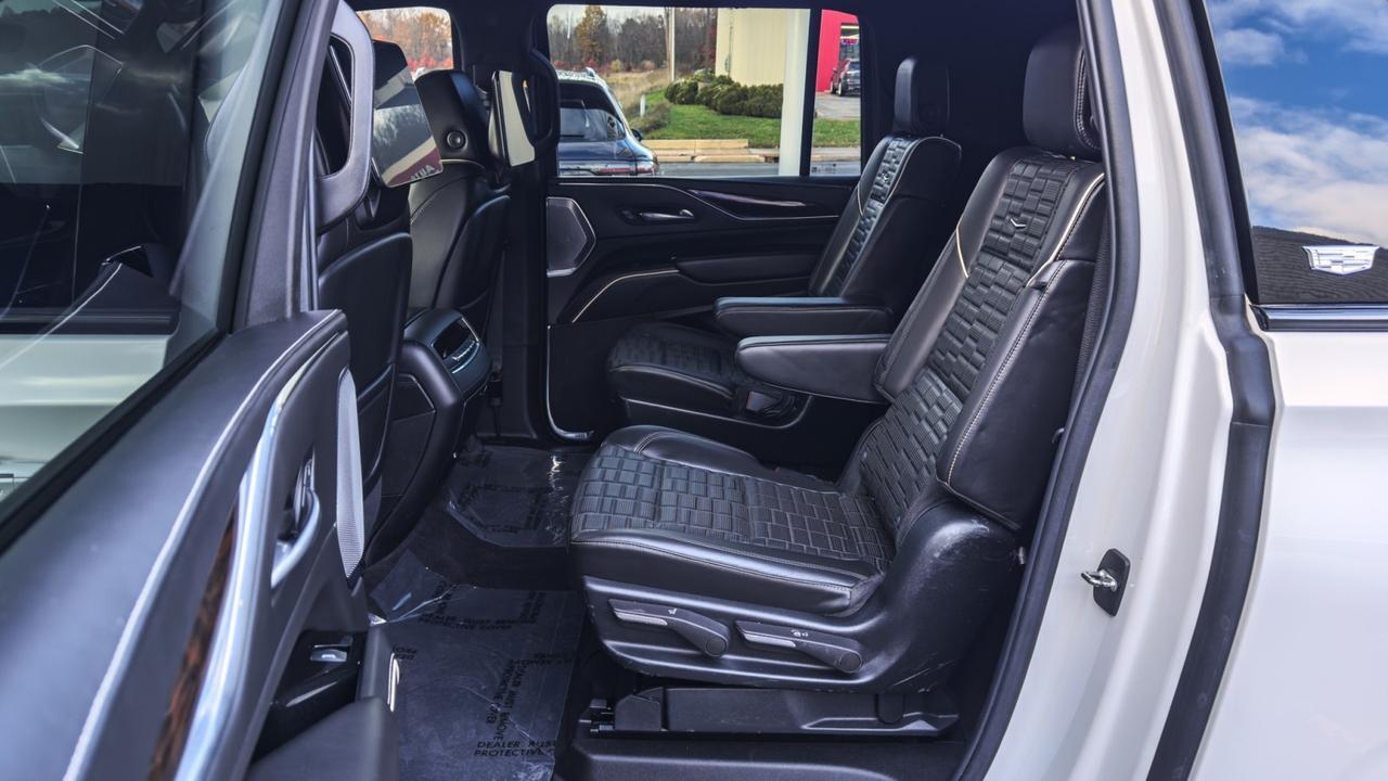 2022 Cadillac Escalade ESV Sport Platinum 4WD Tallmadge OH