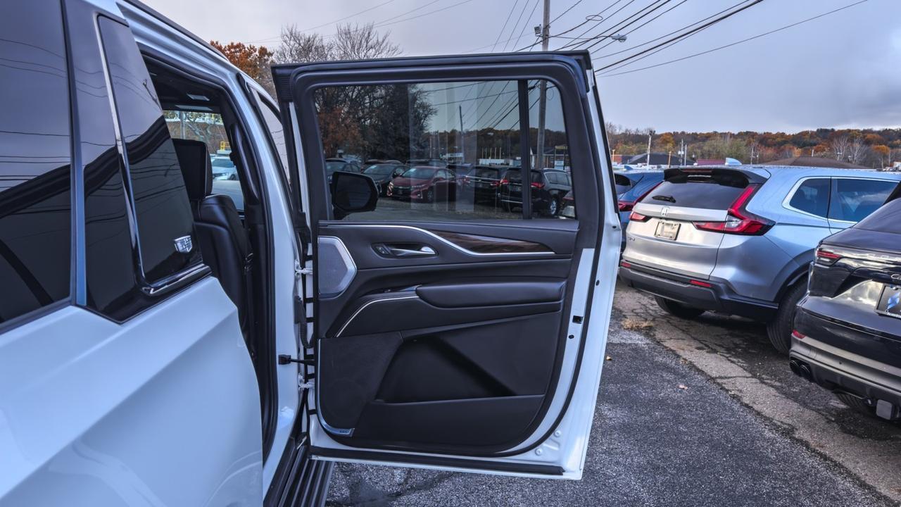 2022 Cadillac Escalade ESV Sport Platinum 4WD Tallmadge OH