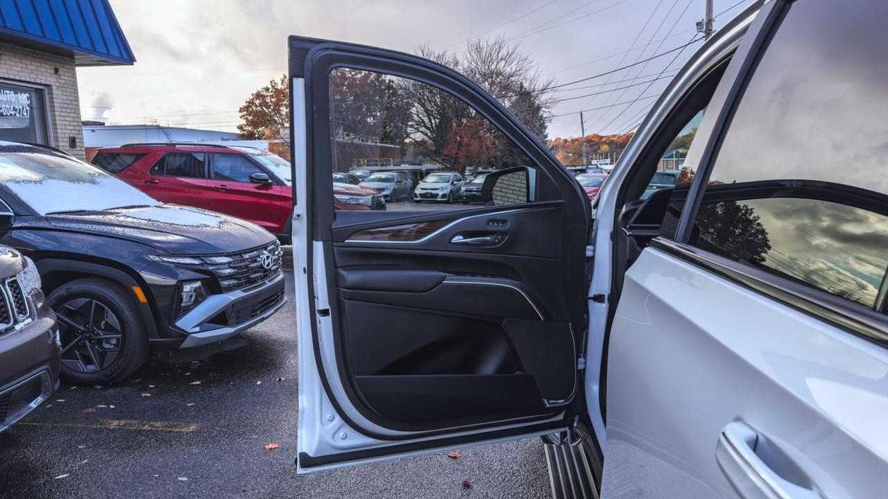 2022 Cadillac Escalade ESV Sport Platinum 4WD Tallmadge OH