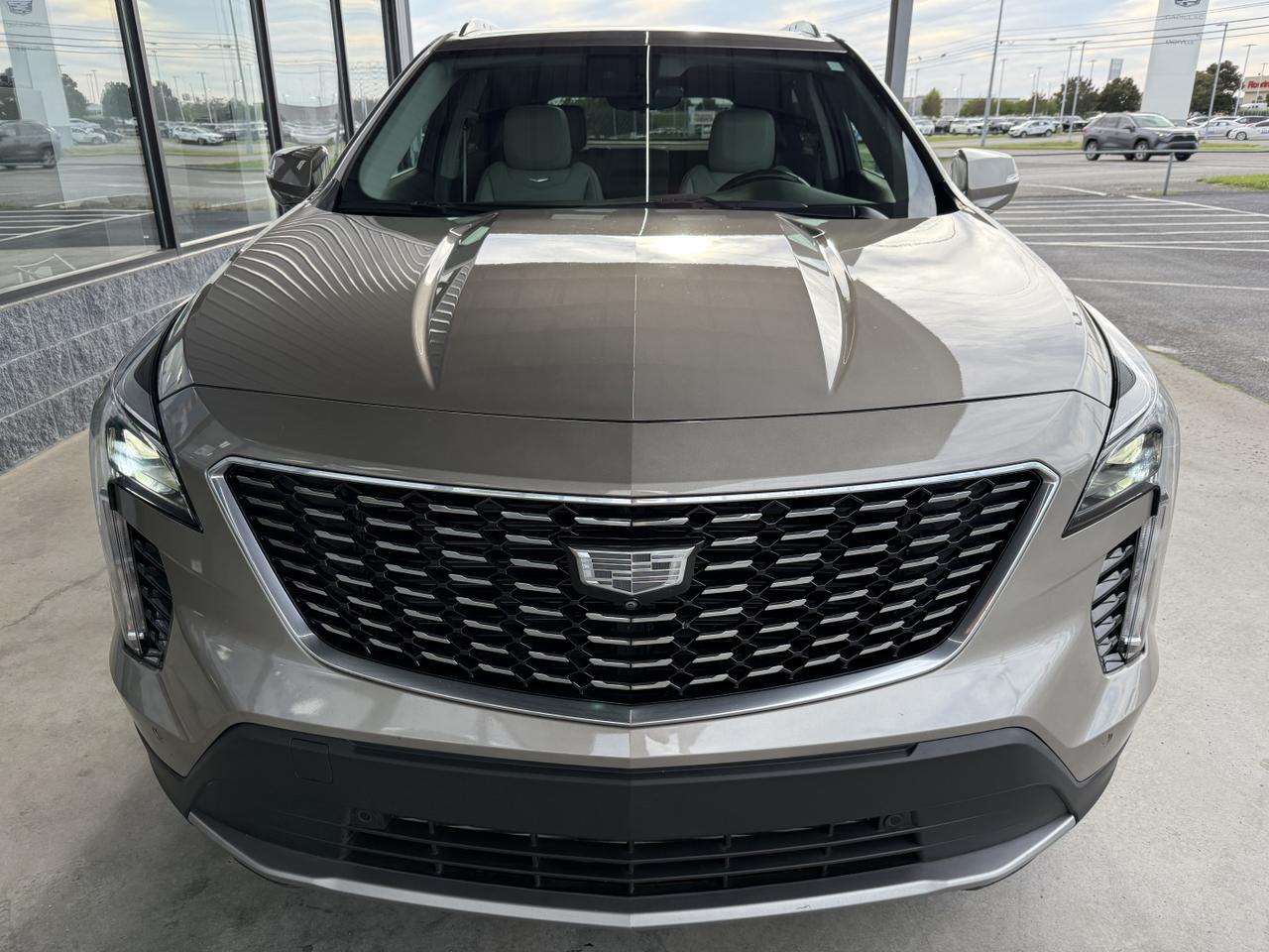 2022 Cadillac XT4 Premium Luxury photo 2