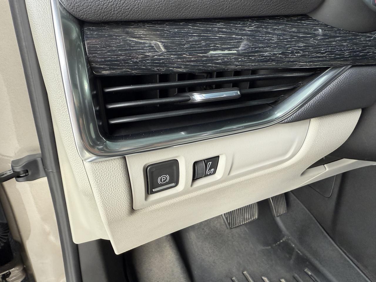 2022 Cadillac XT4 Premium Luxury photo 14