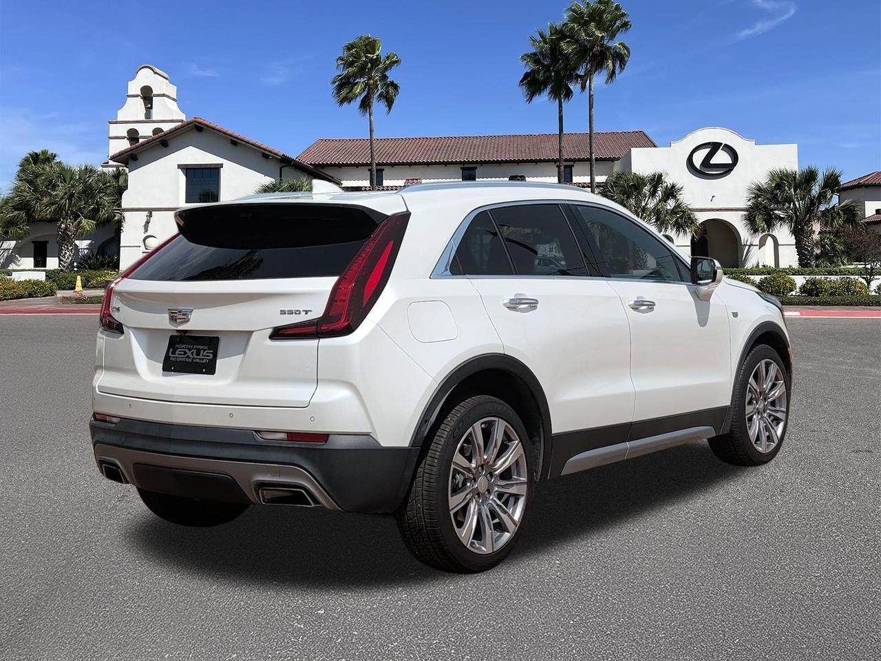 2022 Cadillac XT4 FWD Premium Luxury