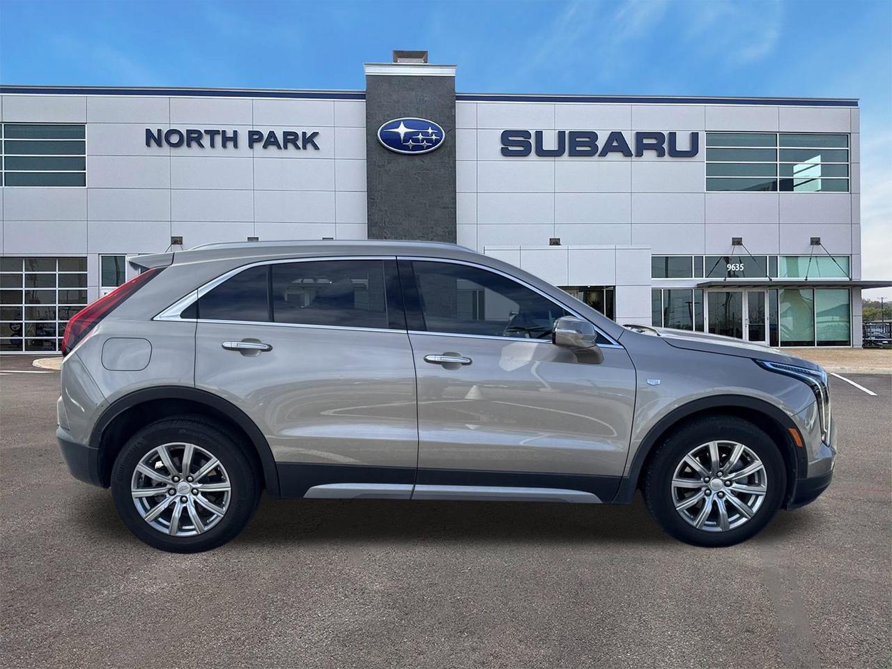 2022 Cadillac XT4 FWD Premium Luxury