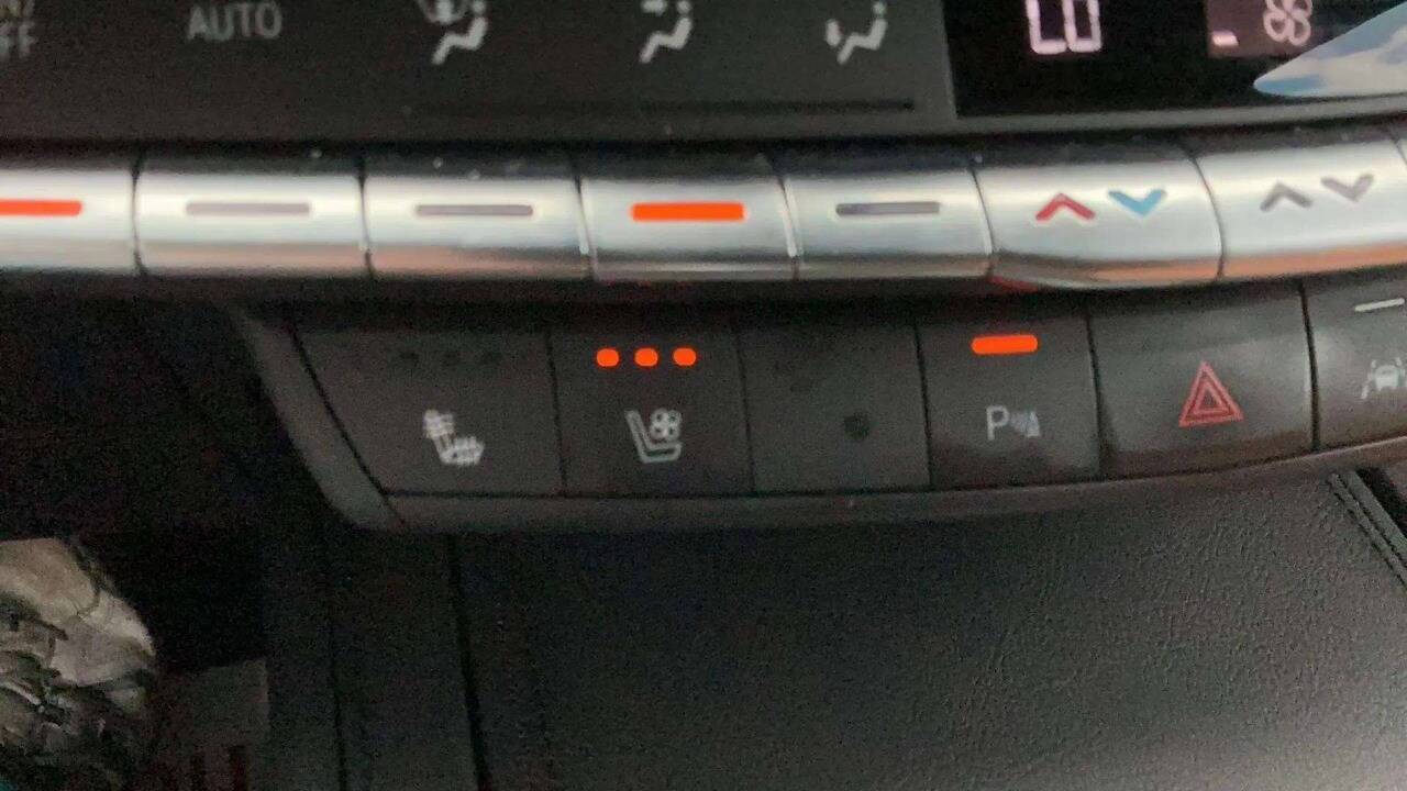 2022 Cadillac XT4 Premium Luxury 4x4 4dr Crossover Chesterfield MI