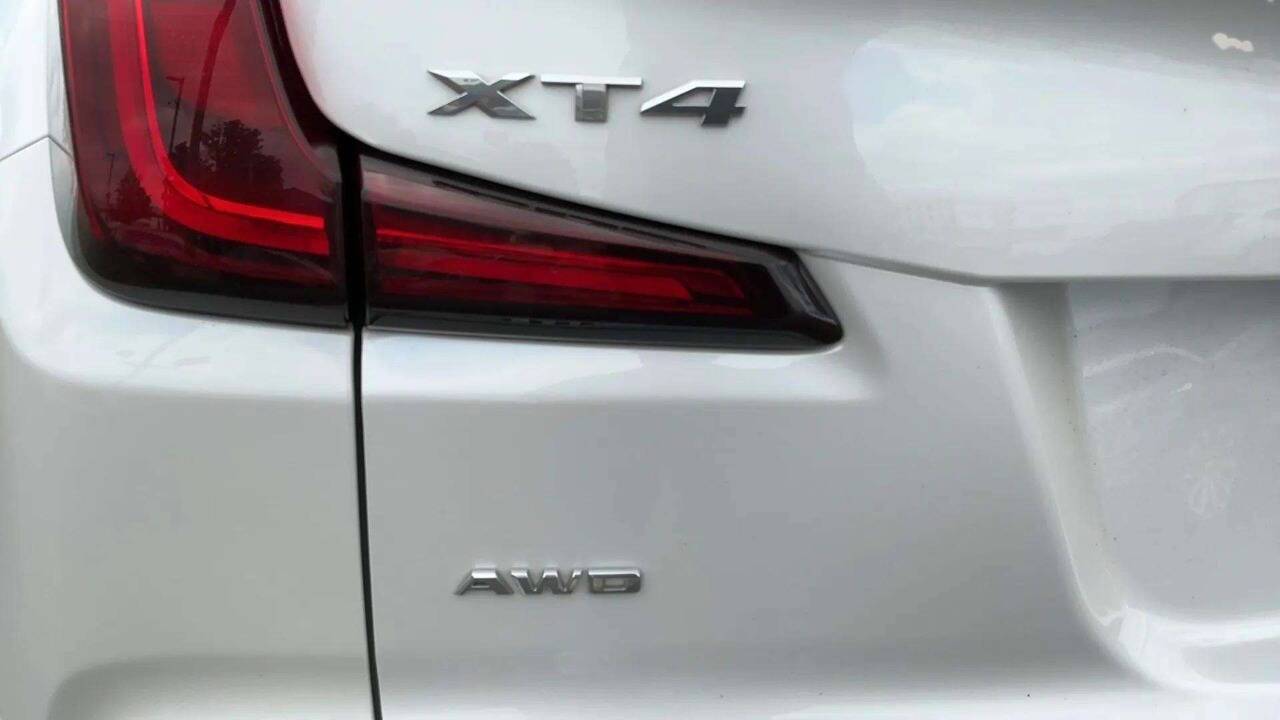 2022 Cadillac XT4 Premium Luxury 4x4 4dr Crossover Chesterfield MI