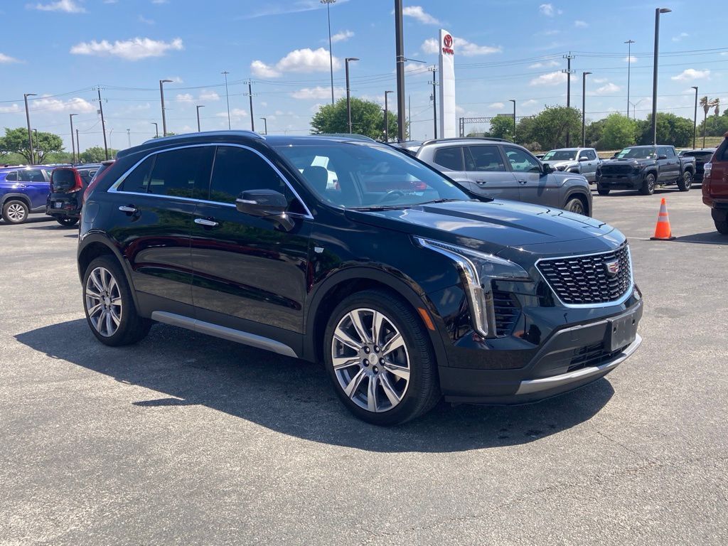 2022 Cadillac XT4 Premium Luxury