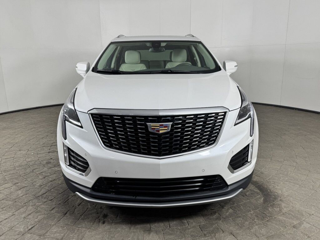 2022 Cadillac XT5 Premium Luxury photo 2