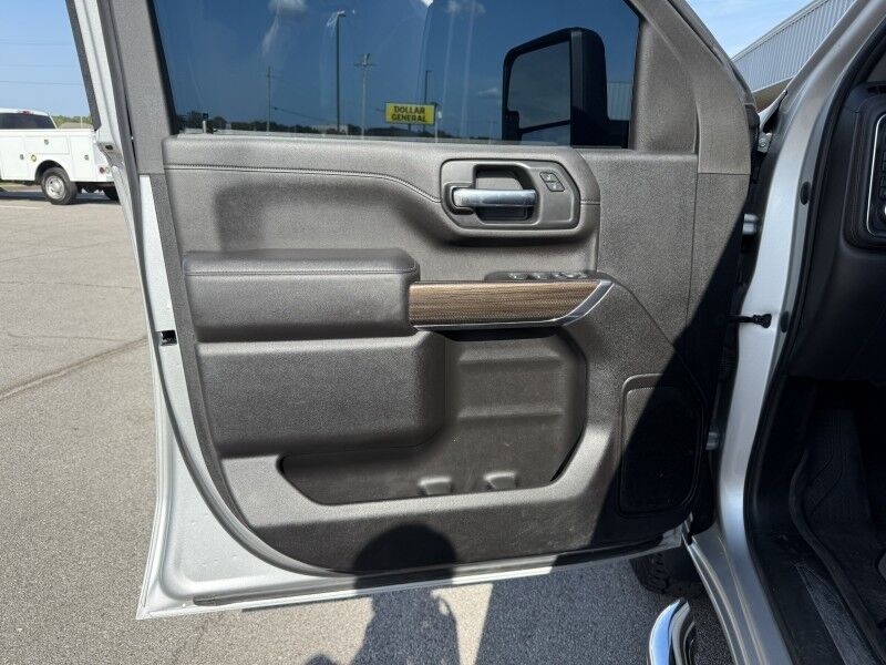 2022 Chevrolet 3500HD DRW 4x4 Diesel CM Flatbed 45k mi's LT Collinsville OK