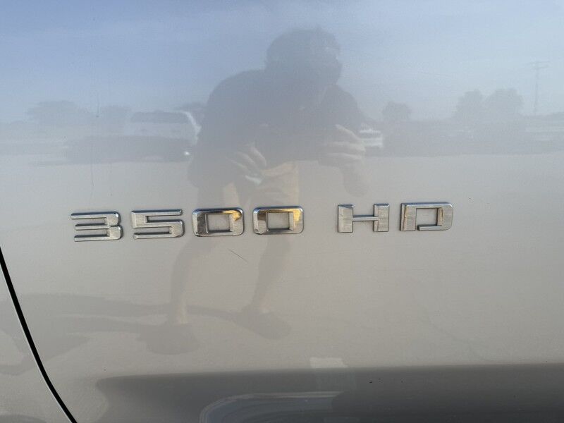 2022 Chevrolet 3500HD DRW 4x4 Diesel CM Flatbed 45k mi's LT Collinsville OK