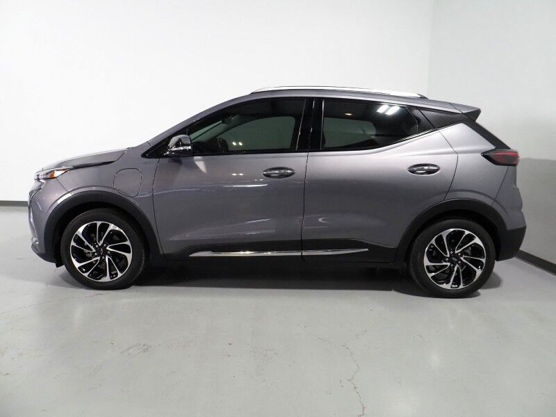 2022 Chevrolet Bolt EUV Premier *PANORAMA MOONROOF, NAVIGATION, ADAPTIVE CRUISE, SAFETY ALERTS, 360 VIEW CAMERAS, 10.2 INCH COLOR TOUCHSCREEN, LEATHER, CLIMATE SEATS, HEATED STEERING, REMOTE START, BOSE, WIRELESS CHARGING, APPLE CARPLAY Round Rock TX