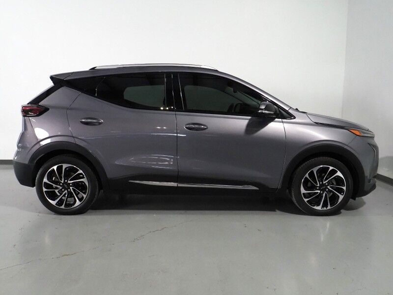 2022 Chevrolet Bolt EUV Premier *PANORAMA MOONROOF, NAVIGATION, ADAPTIVE CRUISE, SAFETY ALERTS, 360 VIEW CAMERAS, 10.2 INCH COLOR TOUCHSCREEN, LEATHER, CLIMATE SEATS, HEATED STEERING, REMOTE START, BOSE, WIRELESS CHARGING, APPLE CARPLAY Round Rock TX