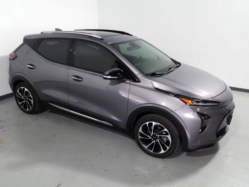 2022 Chevrolet Bolt EUV Premier *PANORAMA MOONROOF, NAVIGATION, ADAPTIVE CRUISE, SAFETY ALERTS, 360 VIEW CAMERAS, 10.2 INCH COLOR TOUCHSCREEN, LEATHER, CLIMATE SEATS, HEATED STEERING, REMOTE START, BOSE, WIRELESS CHARGING, APPLE CARPLAY Round Rock TX