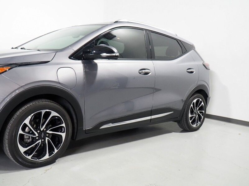 2022 Chevrolet Bolt EUV Premier *PANORAMA MOONROOF, NAVIGATION, ADAPTIVE CRUISE, SAFETY ALERTS, 360 VIEW CAMERAS, 10.2 INCH COLOR TOUCHSCREEN, LEATHER, CLIMATE SEATS, HEATED STEERING, REMOTE START, BOSE, WIRELESS CHARGING, APPLE CARPLAY Round Rock TX