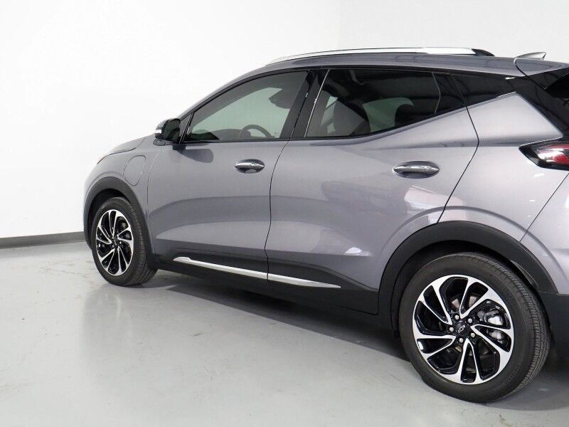 2022 Chevrolet Bolt EUV Premier *PANORAMA MOONROOF, NAVIGATION, ADAPTIVE CRUISE, SAFETY ALERTS, 360 VIEW CAMERAS, 10.2 INCH COLOR TOUCHSCREEN, LEATHER, CLIMATE SEATS, HEATED STEERING, REMOTE START, BOSE, WIRELESS CHARGING, APPLE CARPLAY Round Rock TX