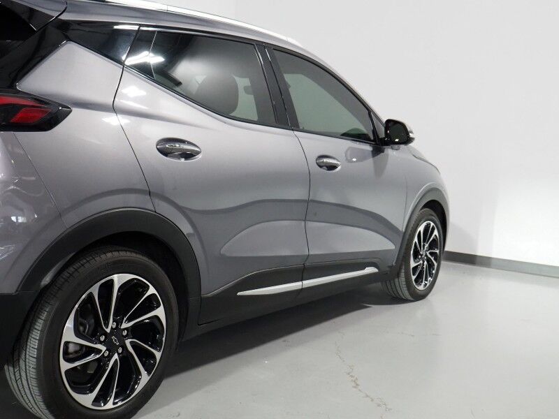 2022 Chevrolet Bolt EUV Premier *PANORAMA MOONROOF, NAVIGATION, ADAPTIVE CRUISE, SAFETY ALERTS, 360 VIEW CAMERAS, 10.2 INCH COLOR TOUCHSCREEN, LEATHER, CLIMATE SEATS, HEATED STEERING, REMOTE START, BOSE, WIRELESS CHARGING, APPLE CARPLAY Round Rock TX