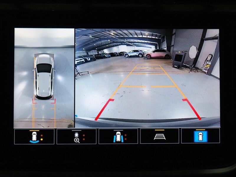 2022 Chevrolet Bolt EUV Premier *PANORAMA MOONROOF, NAVIGATION, ADAPTIVE CRUISE, SAFETY ALERTS, 360 VIEW CAMERAS, 10.2 INCH COLOR TOUCHSCREEN, LEATHER, CLIMATE SEATS, HEATED STEERING, REMOTE START, BOSE, WIRELESS CHARGING, APPLE CARPLAY Round Rock TX