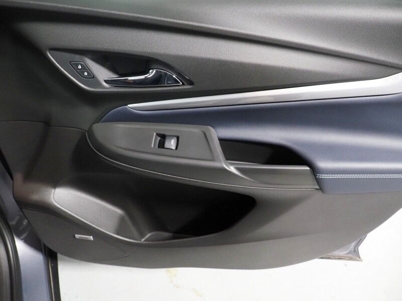 2022 Chevrolet Bolt EUV Premier *PANORAMA MOONROOF, NAVIGATION, ADAPTIVE CRUISE, SAFETY ALERTS, 360 VIEW CAMERAS, 10.2 INCH COLOR TOUCHSCREEN, LEATHER, CLIMATE SEATS, HEATED STEERING, REMOTE START, BOSE, WIRELESS CHARGING, APPLE CARPLAY Round Rock TX