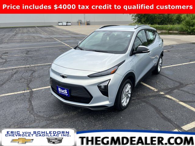 2022 Chevrolet Bolt EUV Price includes $4000 tax credit to qualified customers LT w/HtdSeats HtdStrngWheel 8-WayPwrDrvrSeat Milwaukee WI